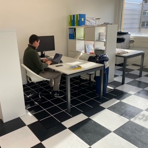 Foto eines Arbeitsplatzes im Lerncenter Kloten