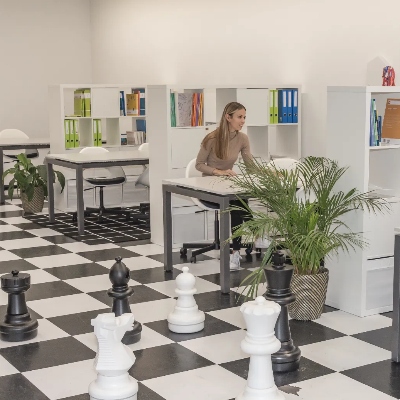 Foto des Lerncenters von innen mit Schafiguren in Kloten