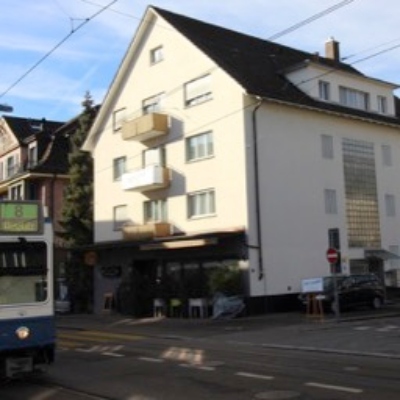 Foto der Aussenansicht des fit4school-Lern- und Coachingcenters Zürich-Zürichberg