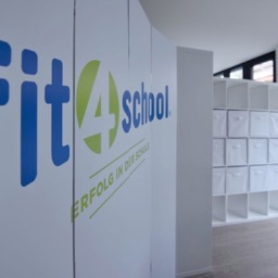 Foto des fit4school Logos im Lerncenter Bülach