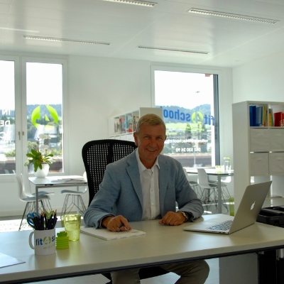 Foto des Standortleiters Roland Rentsch des fit4school-Lern- und Coachingcenters Rotkreuz