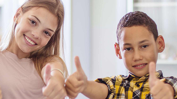 Foto von zufriedenen Schüler*innen in Muttenz