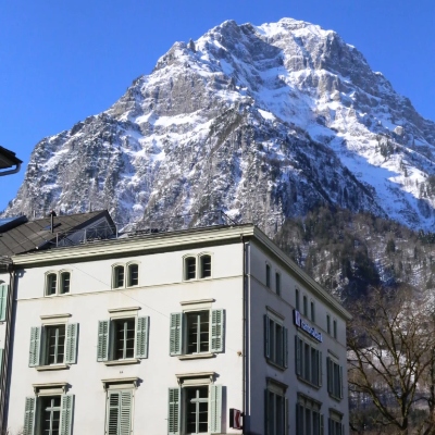 Foto der Aussenansicht des Lerncenters in Glarus