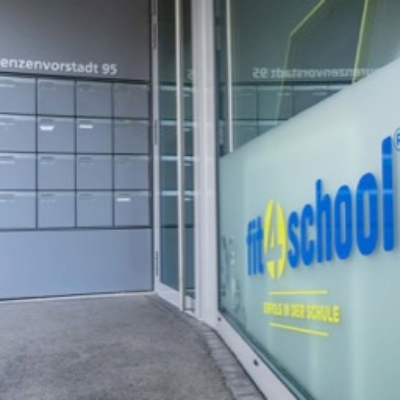 Foto vom Eigang des fit4school Lern-und Coachingcenters Aarau