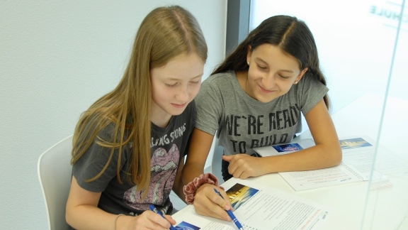 Foto einer Lernsituation im fit4school-Lern- und Coachingcenter Zug